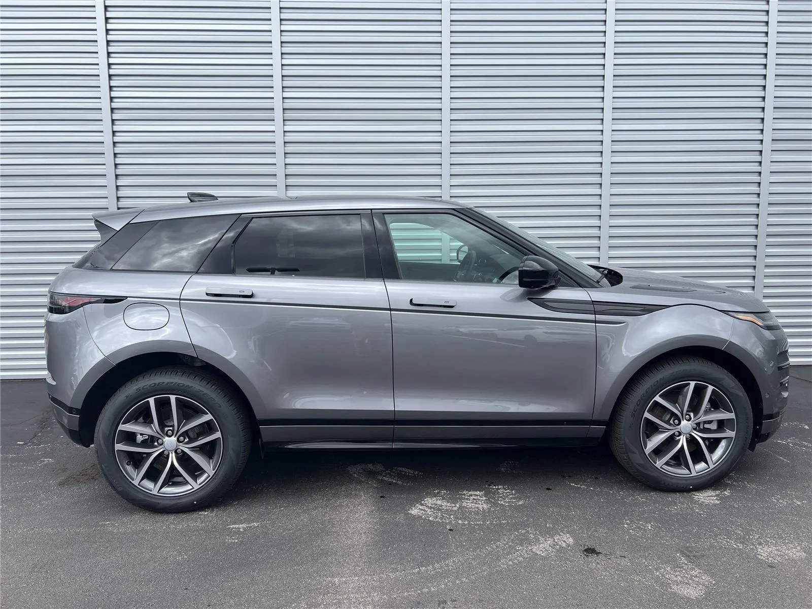New 2026 Eiger Grey Land Rover Dynamic SE image 6