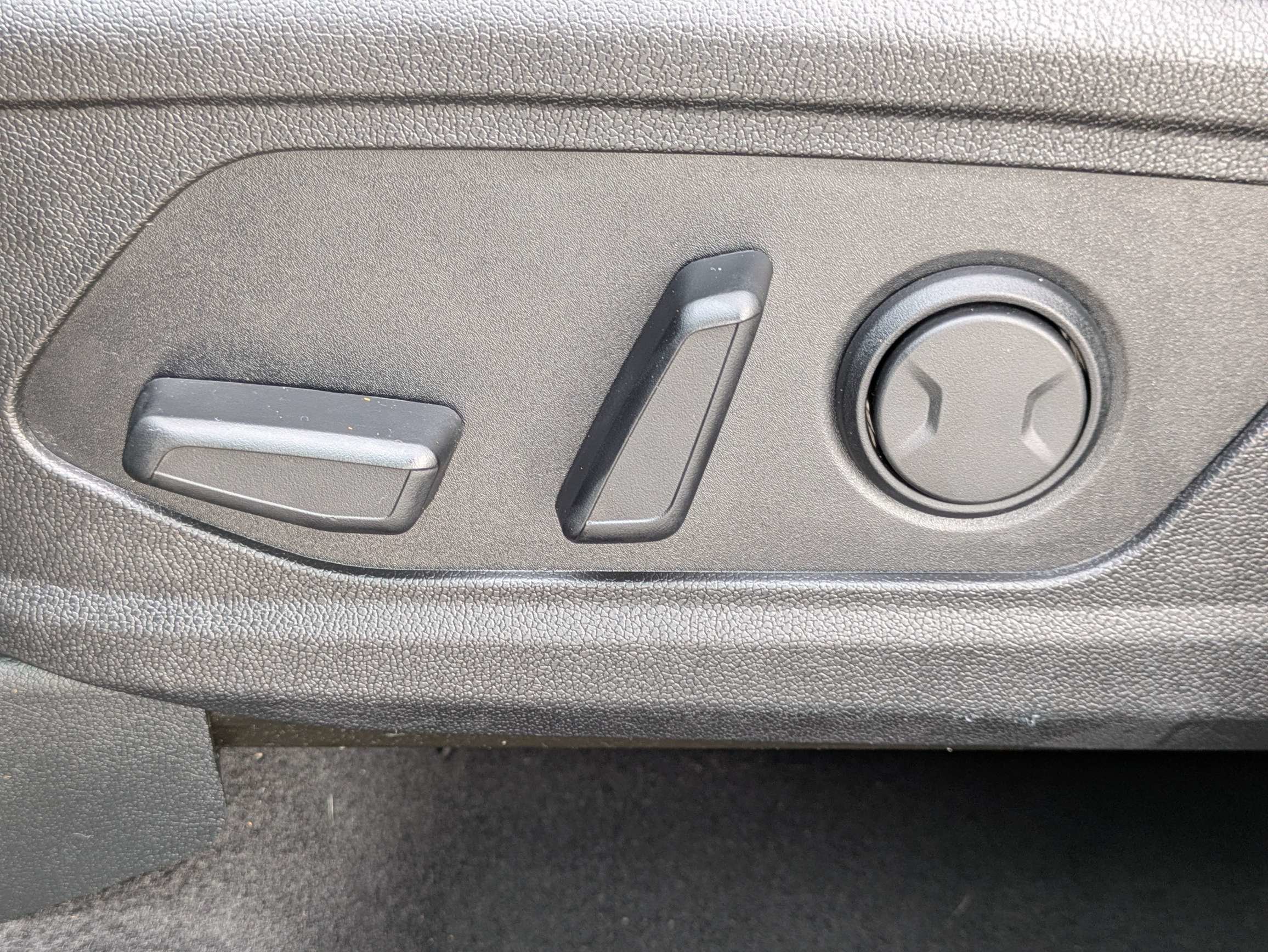Certified Used 2025 Wolf Gray Kia X-Line EX image 24