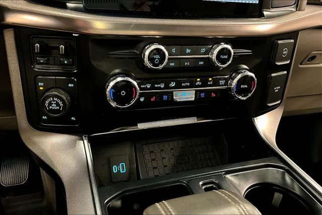 Used 2024 Agate Black Metallic Ford Platinum image 32