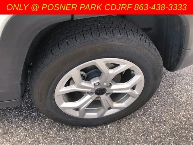 Used 2025 White Jeep Latitude image 11