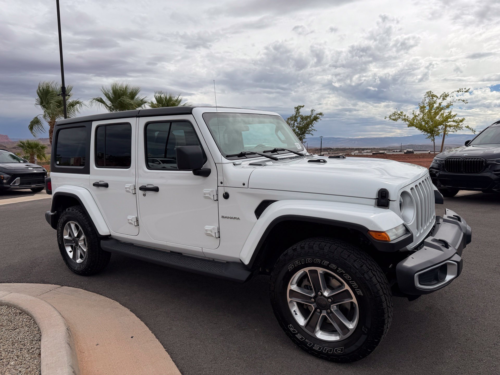 Used 2020 White Jeep Unlimited Sahara image 4
