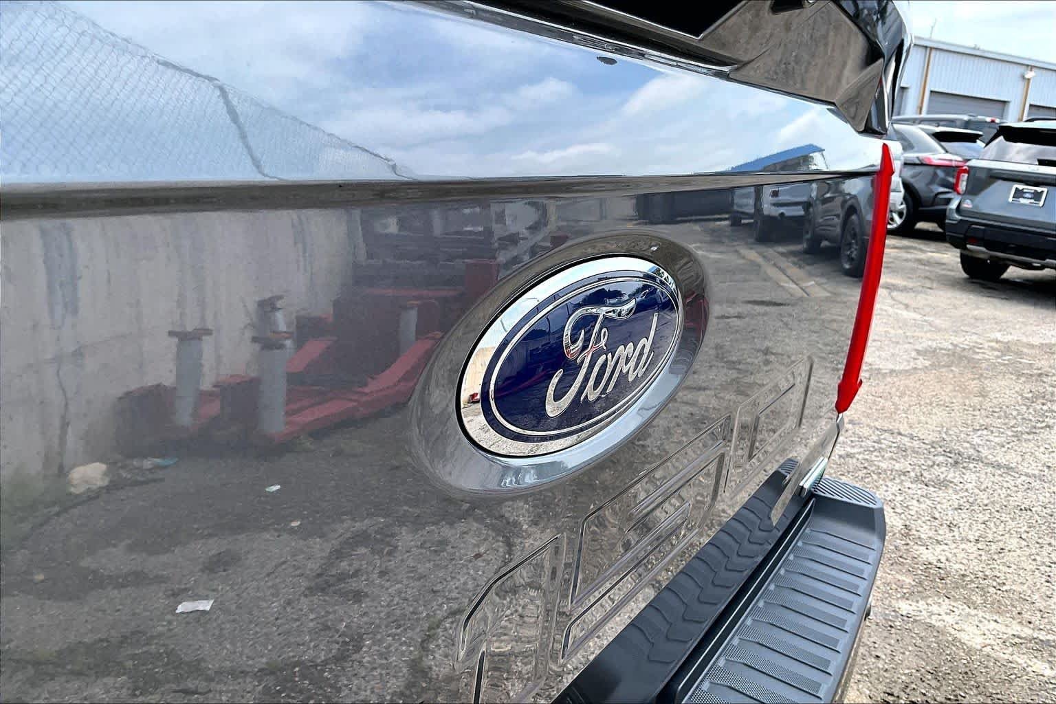 Used 2023 Carbonized Gray Metallic Ford XLT image 31