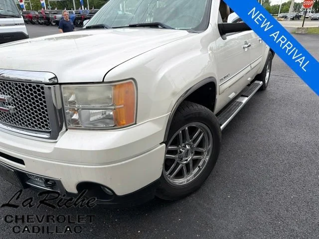 Used 2011 WHITE DIAMOND TRICOAT GMC Denali image 1