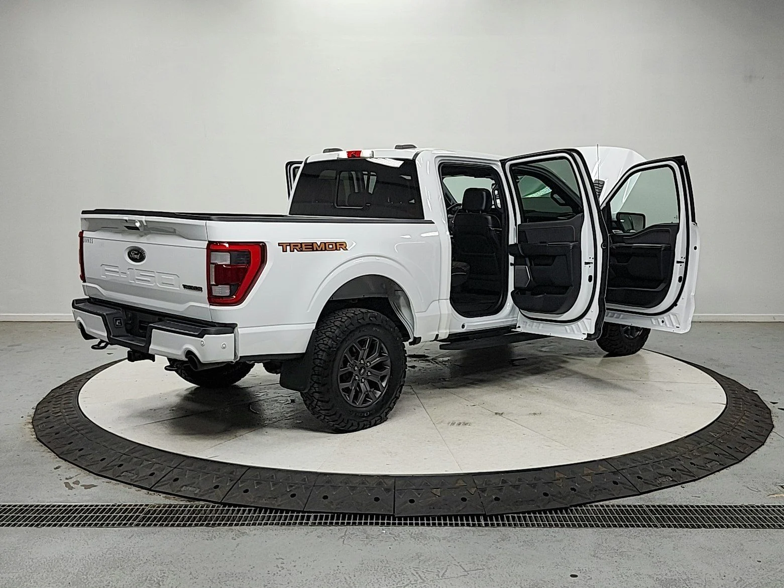 Used 2022 Oxford White Ford Tremor image 16