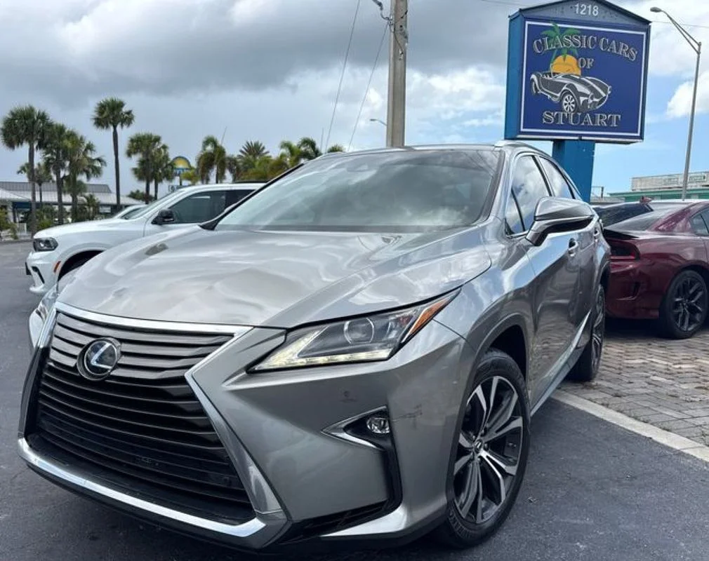 Used 2018  Lexus FWD image 1