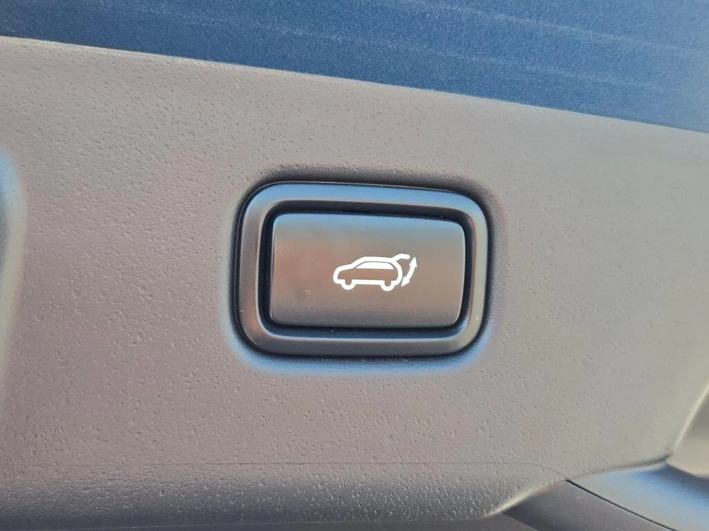 Used 2023 Mineral Blue Kia Wind image 15
