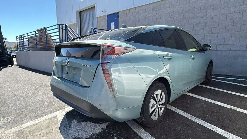Used 2018 Pearl Toyota Two image 2