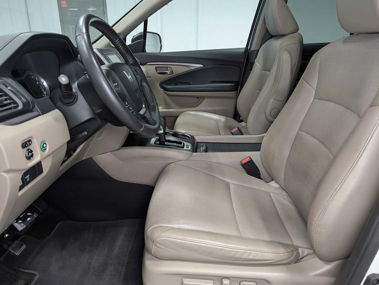Used 2019 Platinum White Pearl Honda RTL image 4