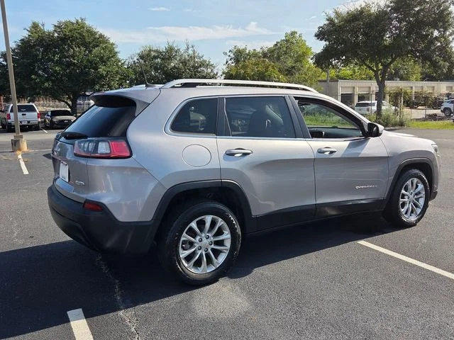 Used 2019 Silver Jeep Latitude image 13