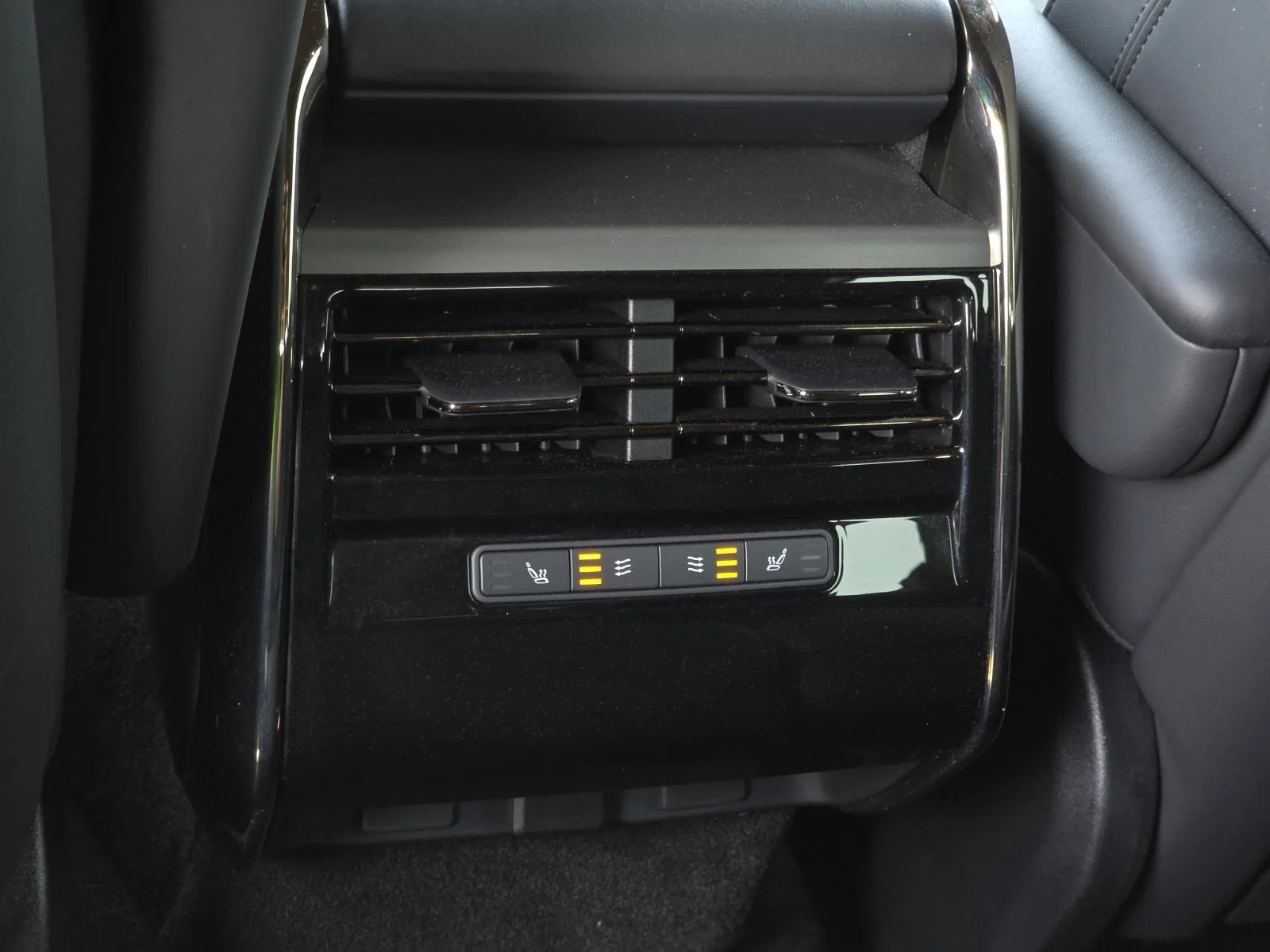 Certified Used 2025 Varesine Blue Metallic Land Rover SE image 34