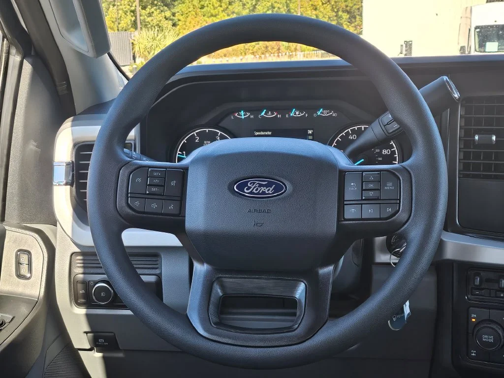 New 2027 Oxford White Ford F-250® XL image 7