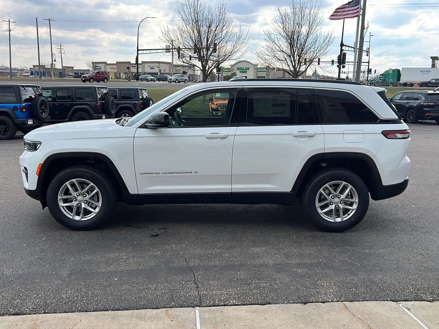 New 2026 Bright White Clearcoat Jeep Laredo X image 4