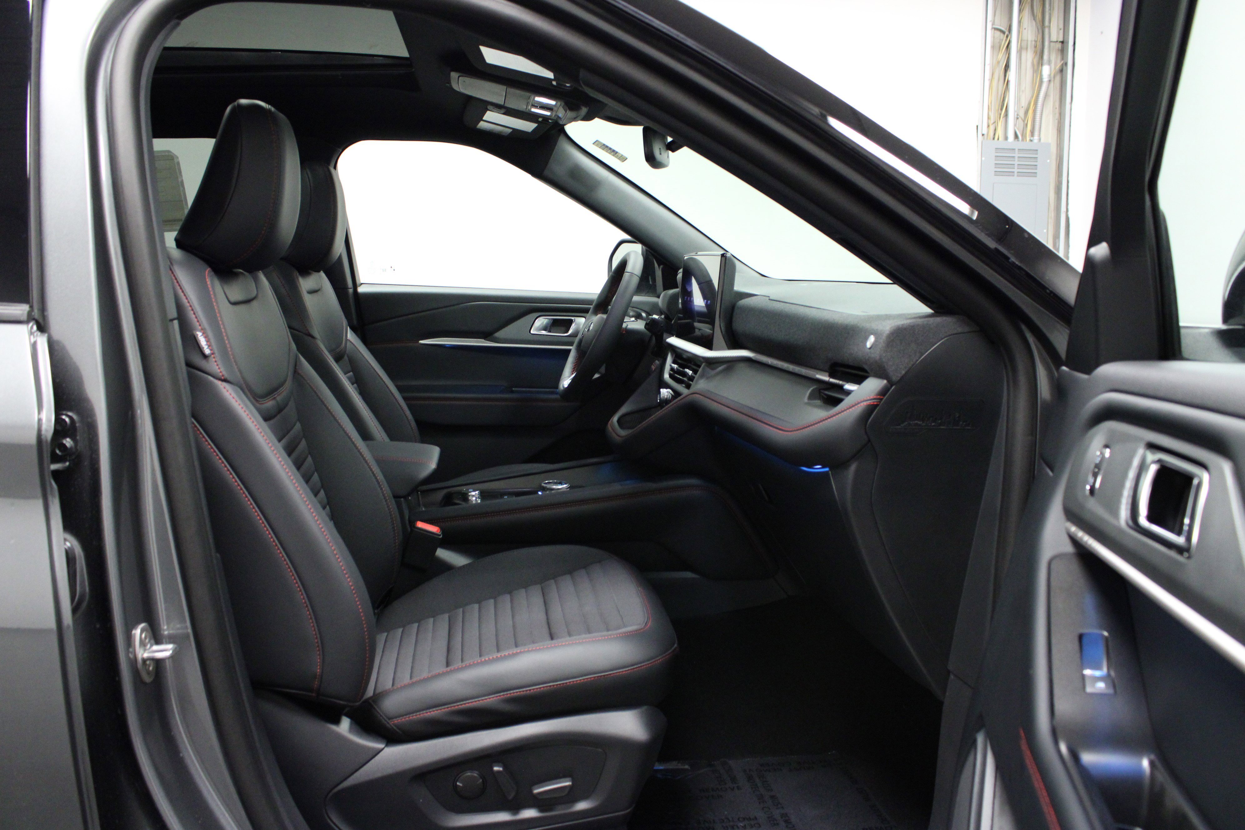 New 2026 Carbonized Gray Metallic Ford ST-Line image 17