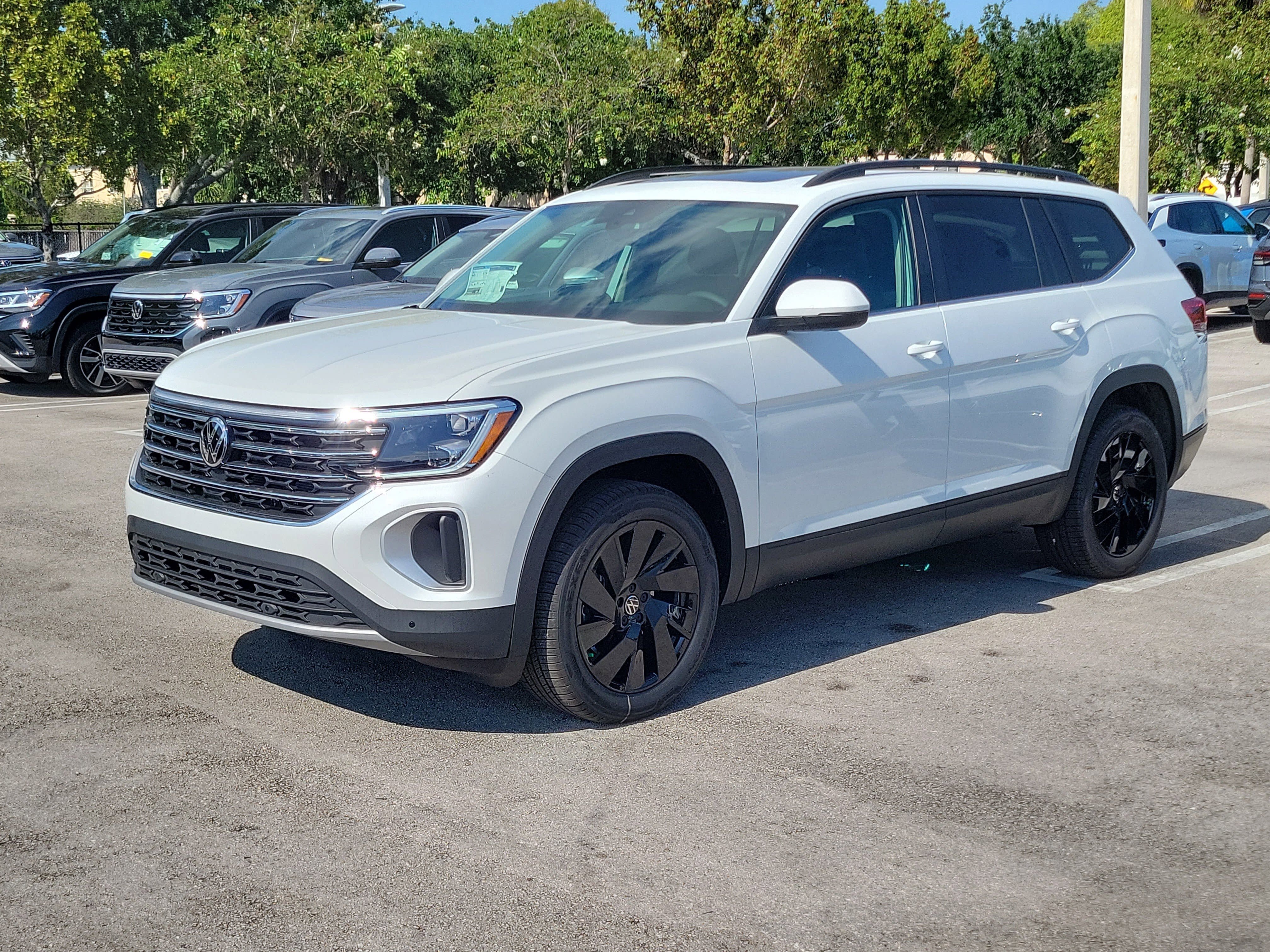 New 2026 White Volkswagen 2.0T SE w/Technology image 3