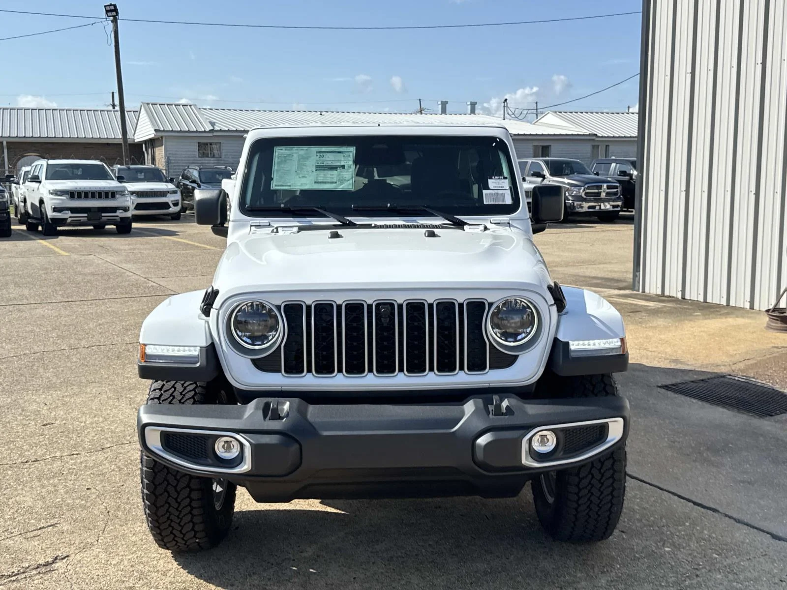 New 2026 Bright White Clear-Coat Exterior Paint Jeep Sahara image 2
