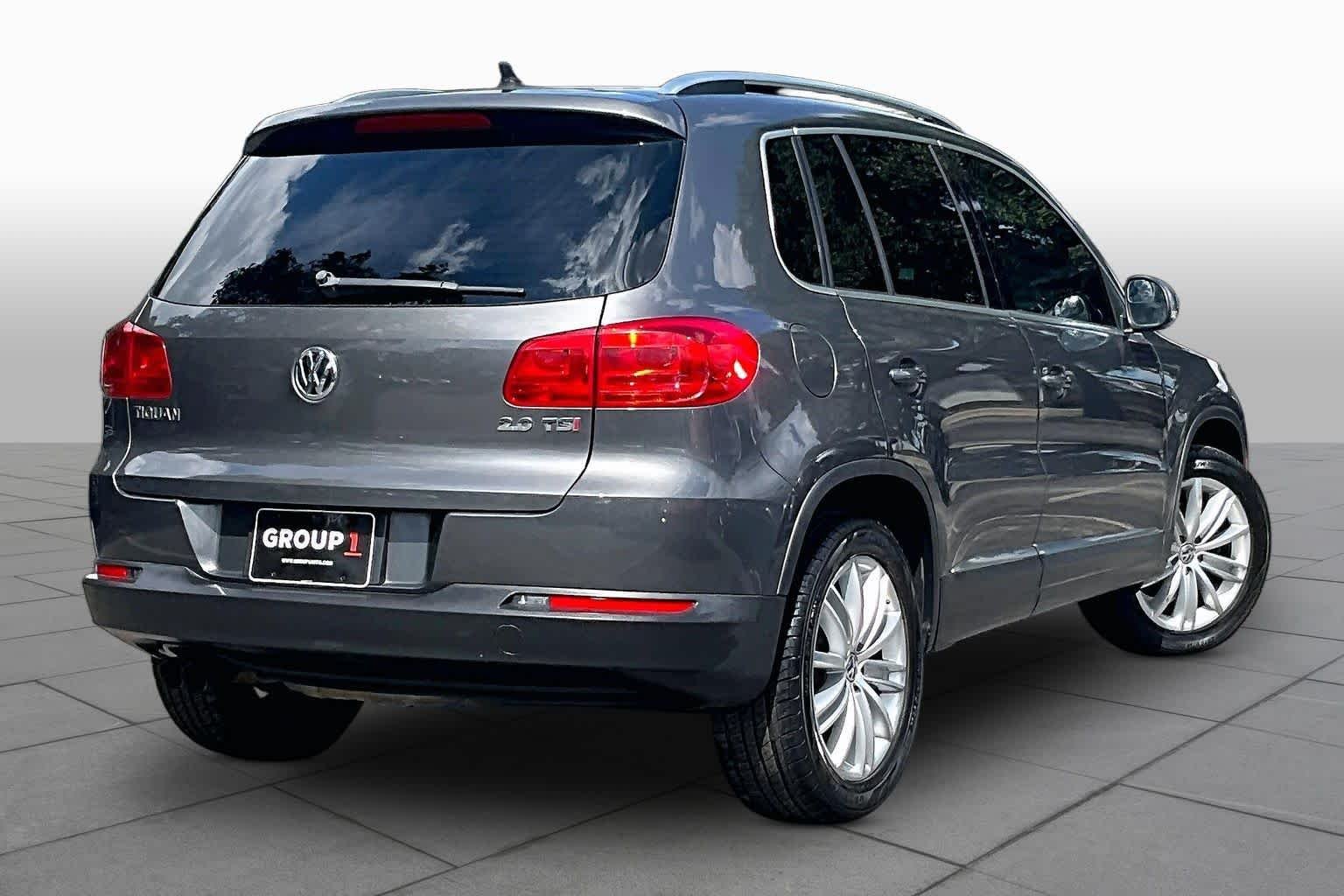 Used 2014 Pepper Gray Metallic Volkswagen SEL image 13