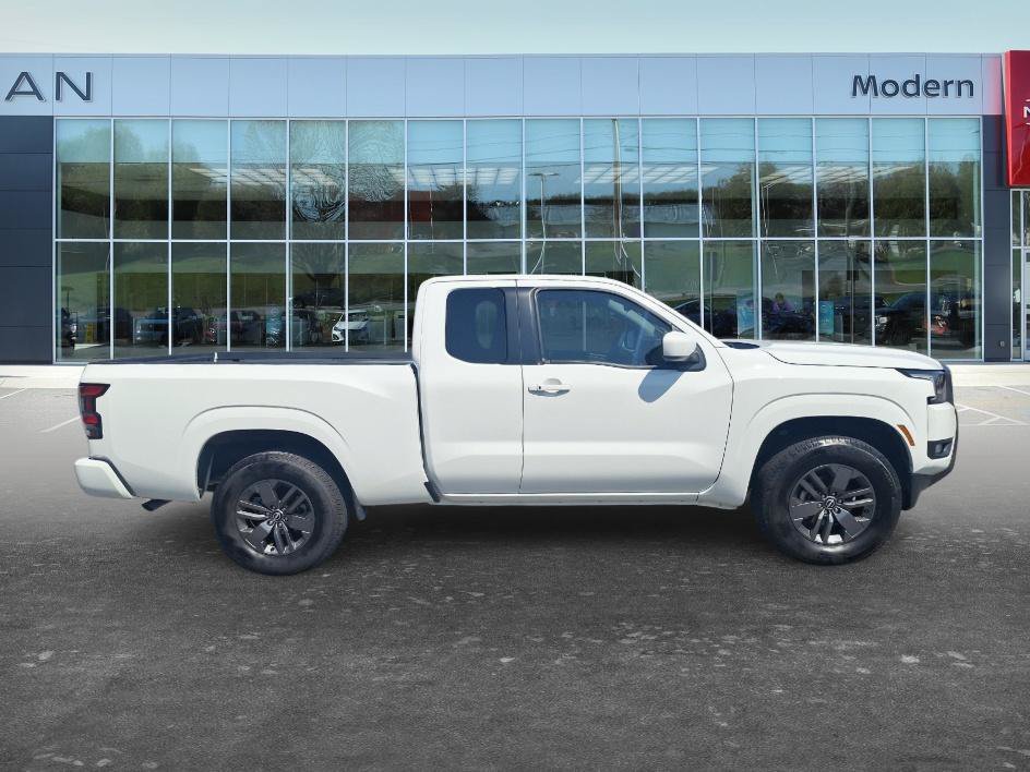 Used 2025 Glacier White Nissan SV image 4