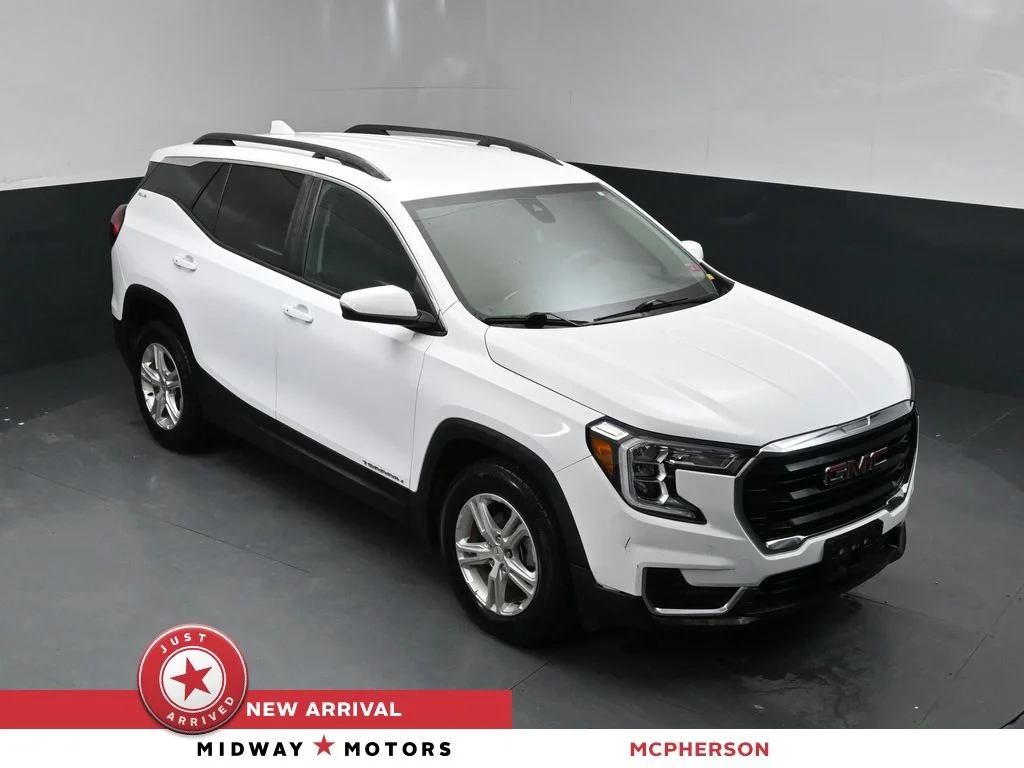 Used 2022 White GMC SLE image 1