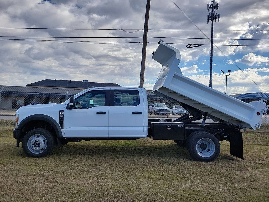 New 2026 Oxford White Ford F-550® XL image 3