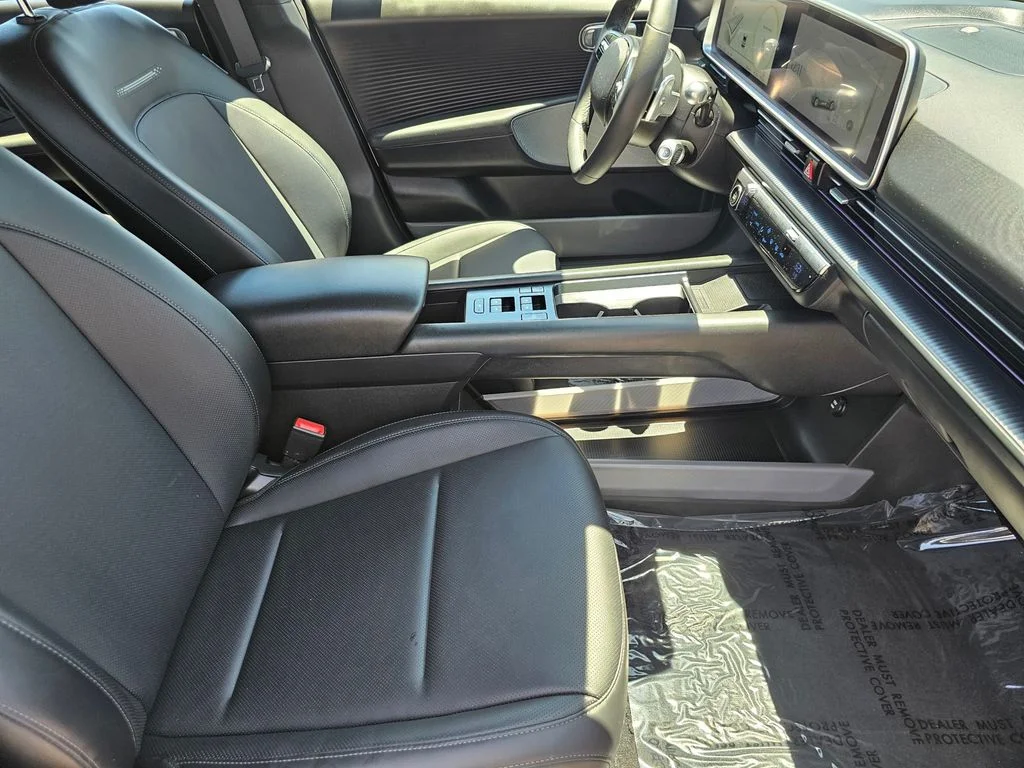 Used 2023 White Hyundai SEL image 12