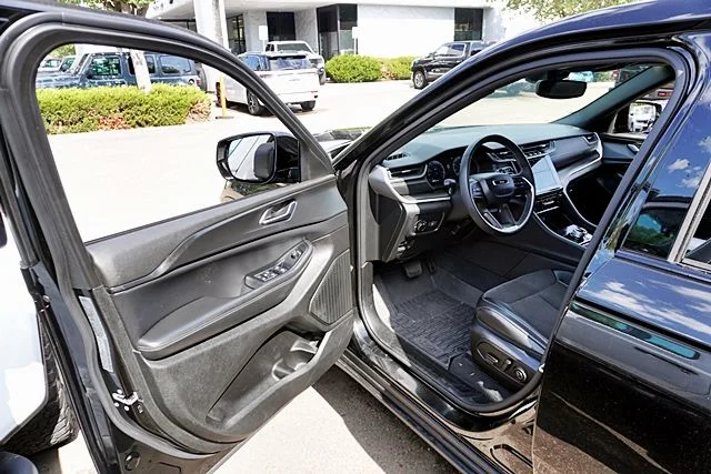 Used 2023 Black Jeep Altitude X image 37