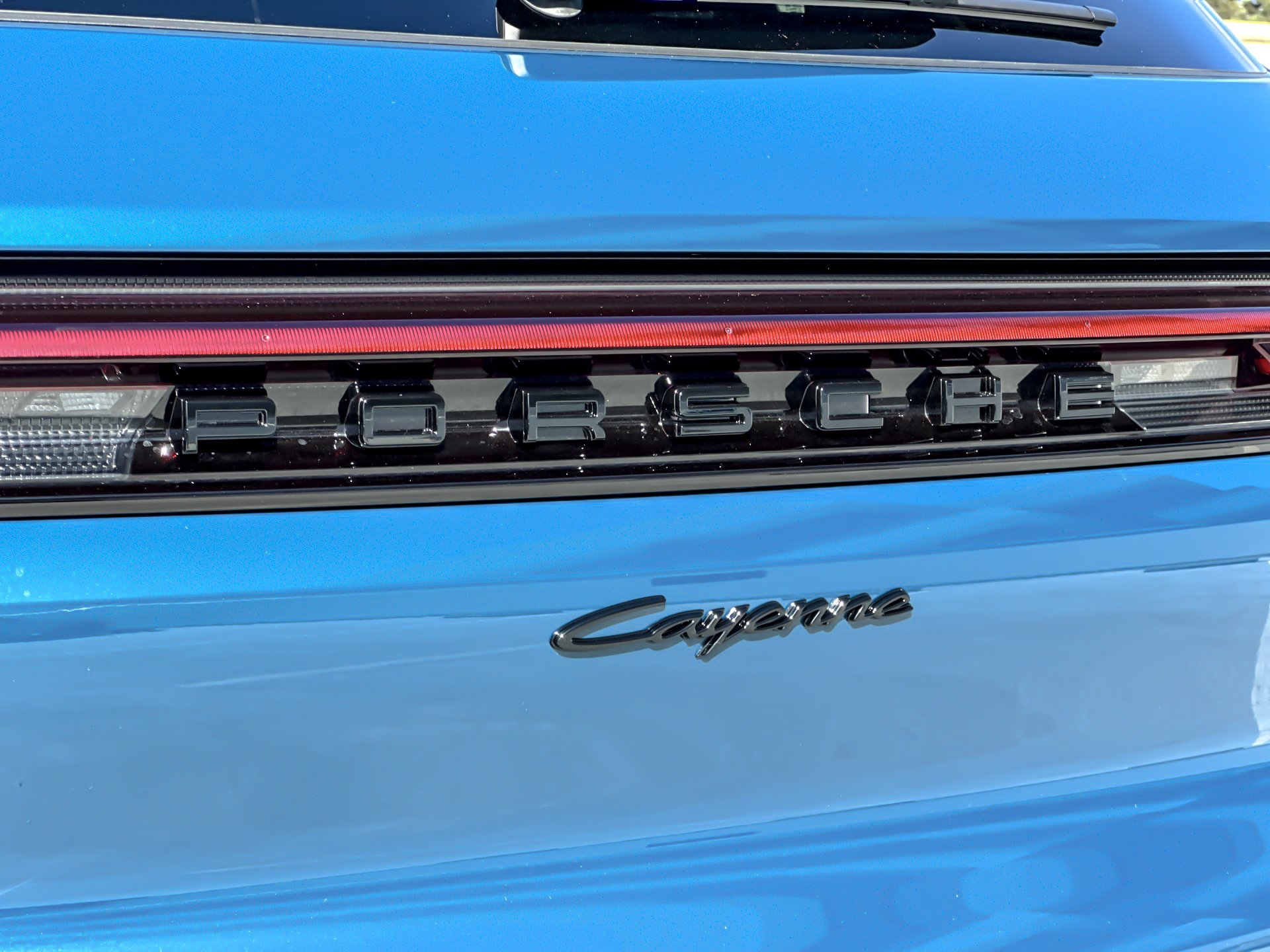 New 2026 Montego Blue Metallic Porsche E-Hybrid image 25