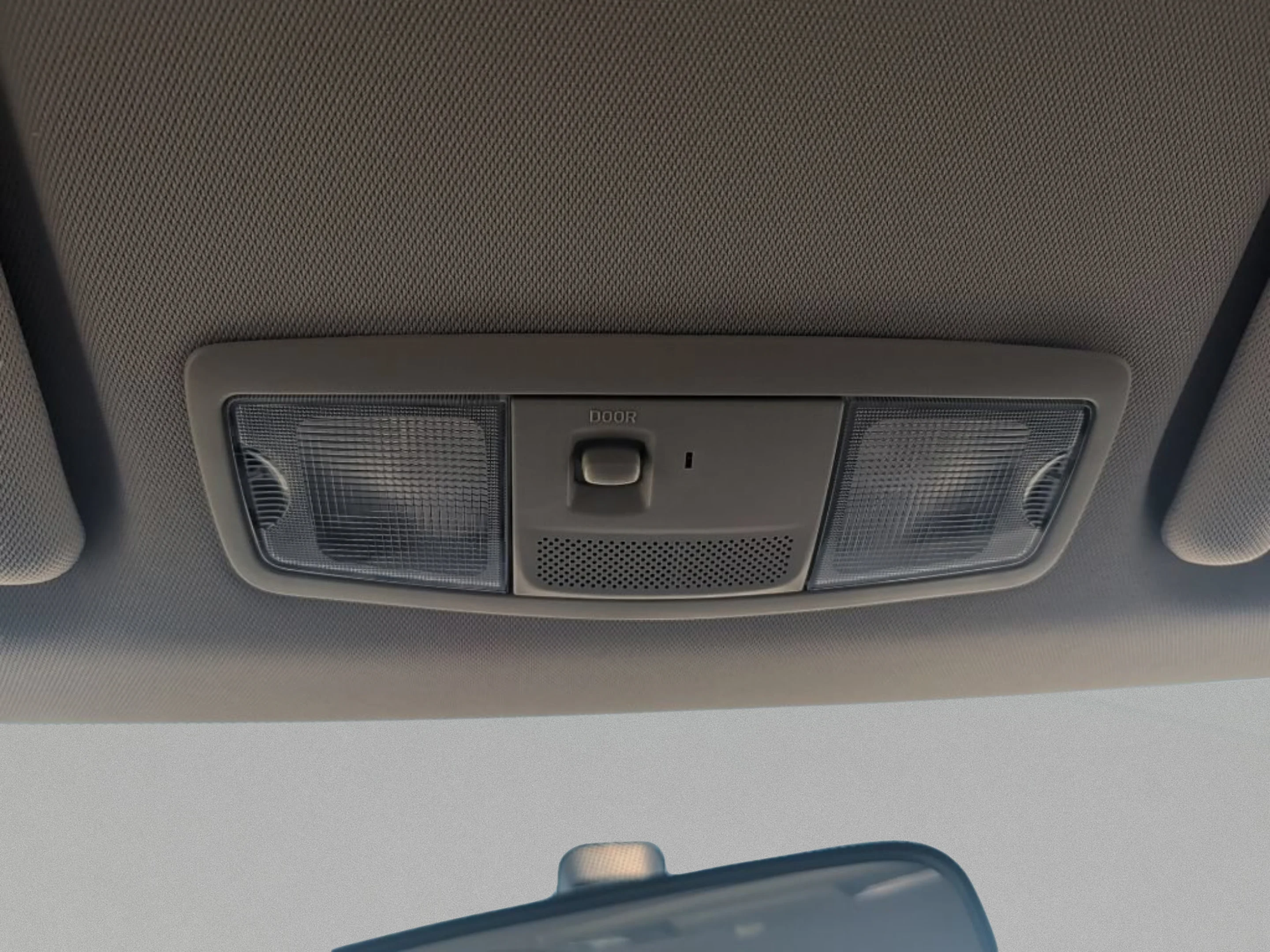 Used 2019 Silver Mitsubishi ES image 26