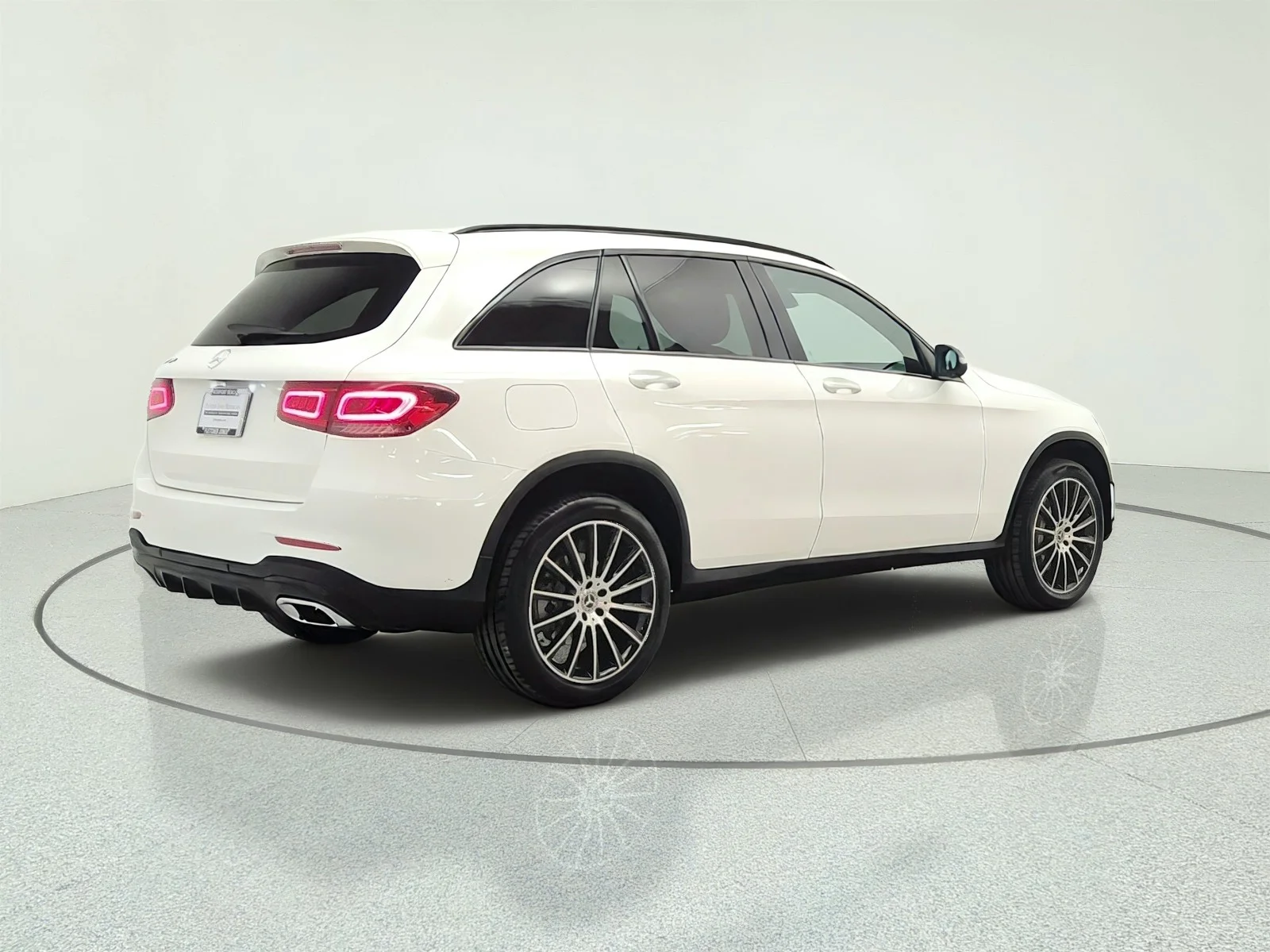 Used 2022 Polar White Mercedes-Benz GLC 300 SUV image 5