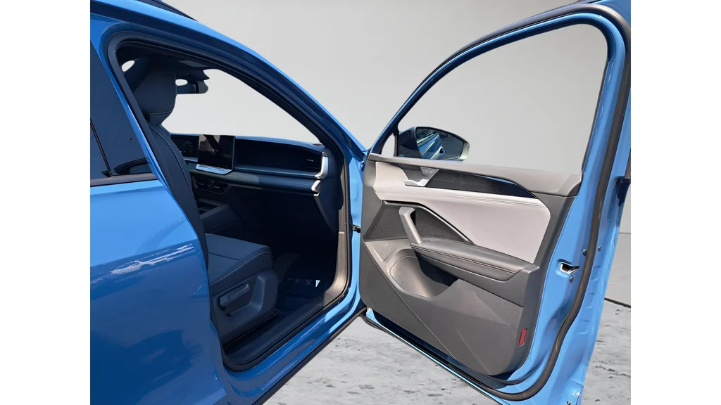 2025 Volkswagen Tiguan SE R-LINE BLACK - Photo 11