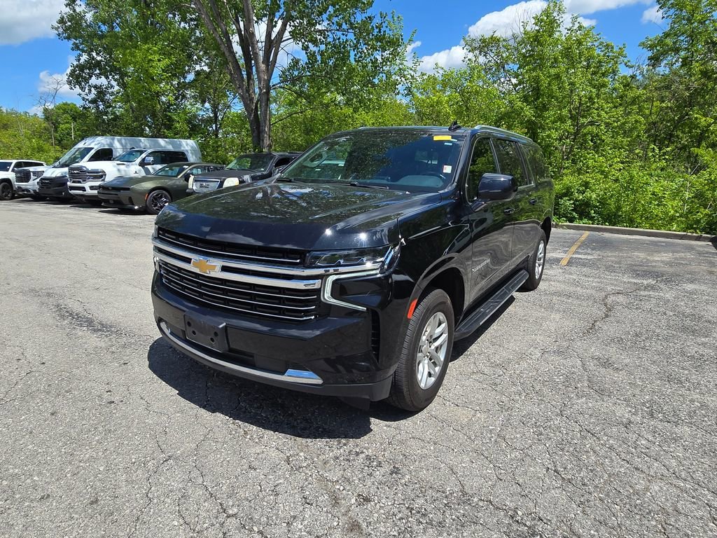 2024 Chevrolet Suburban 4WD 1500 LT's photo