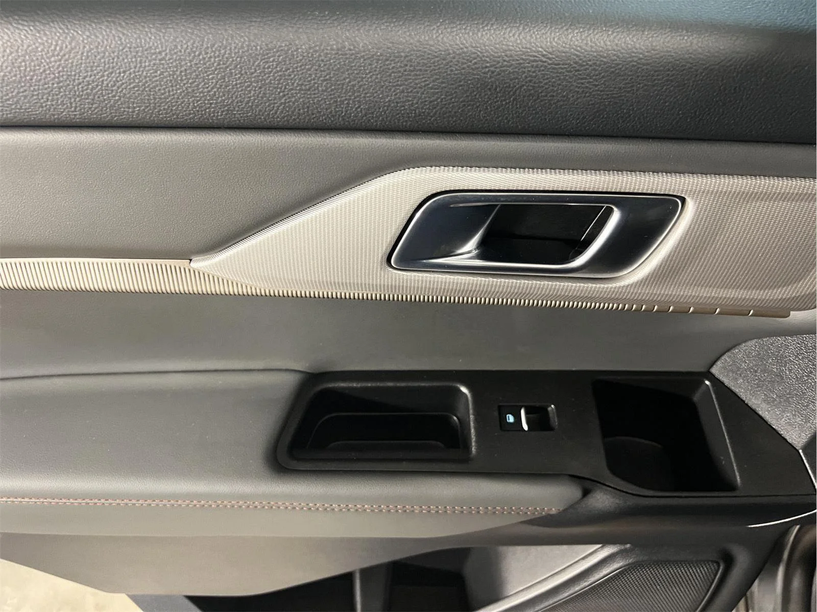 Used 2025 Carbonized Gray Ford Active image 18