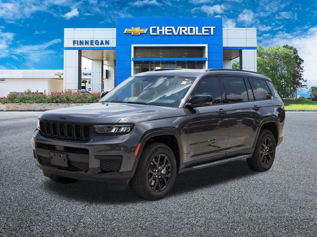 Used 2024 Gray Jeep Altitude X image 3