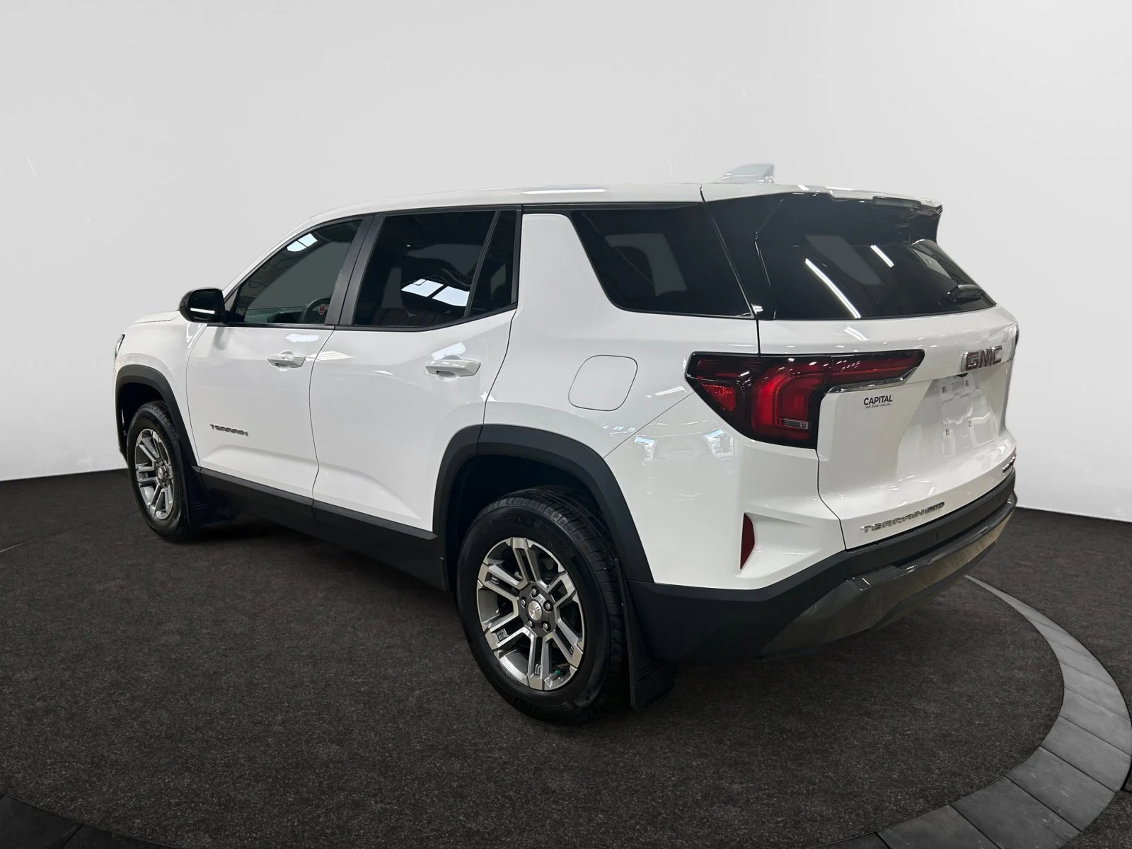 Used 2025 White GMC AWD Elevation image 3