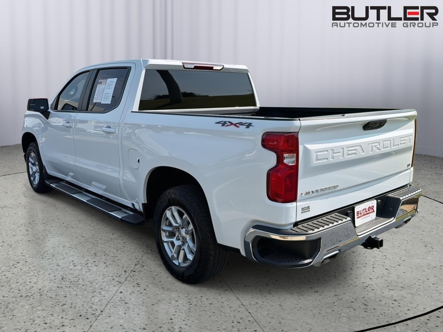 Used 2025 Summit White Chevrolet LT image 4