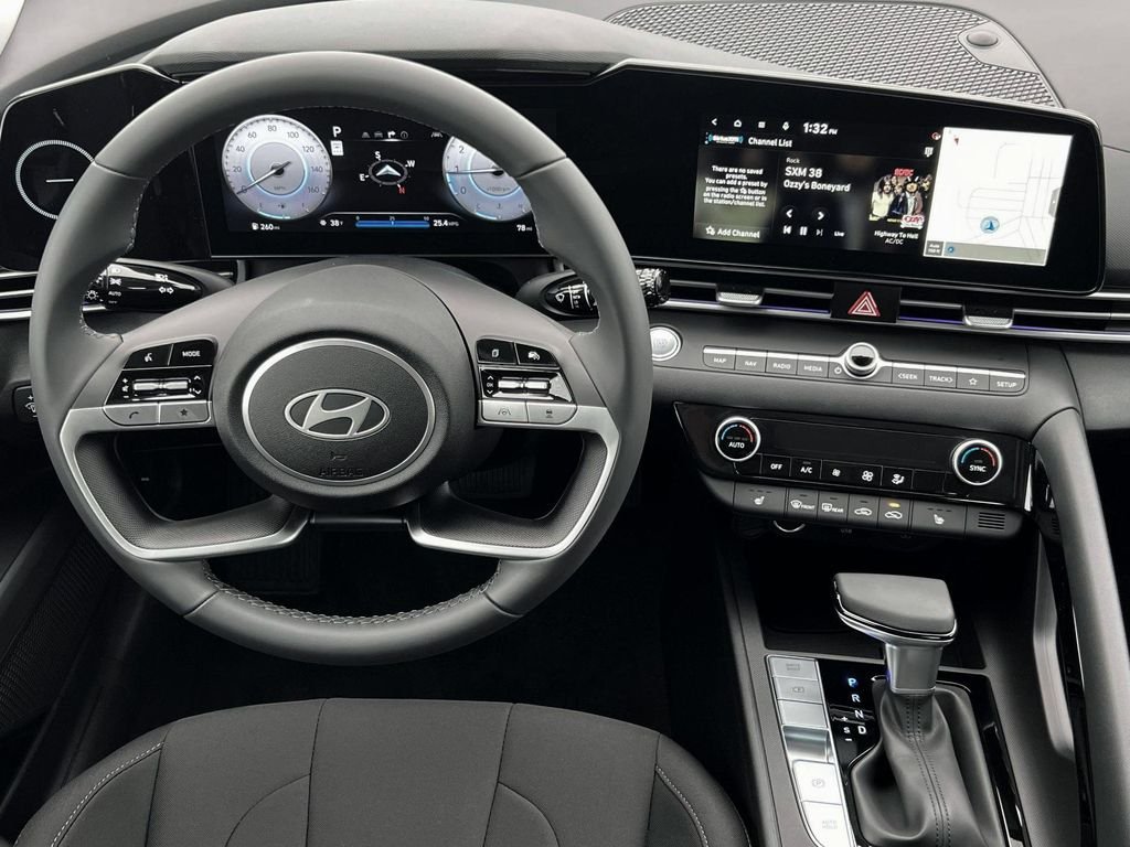 2025 Hyundai Elantra SEL - Photo 17