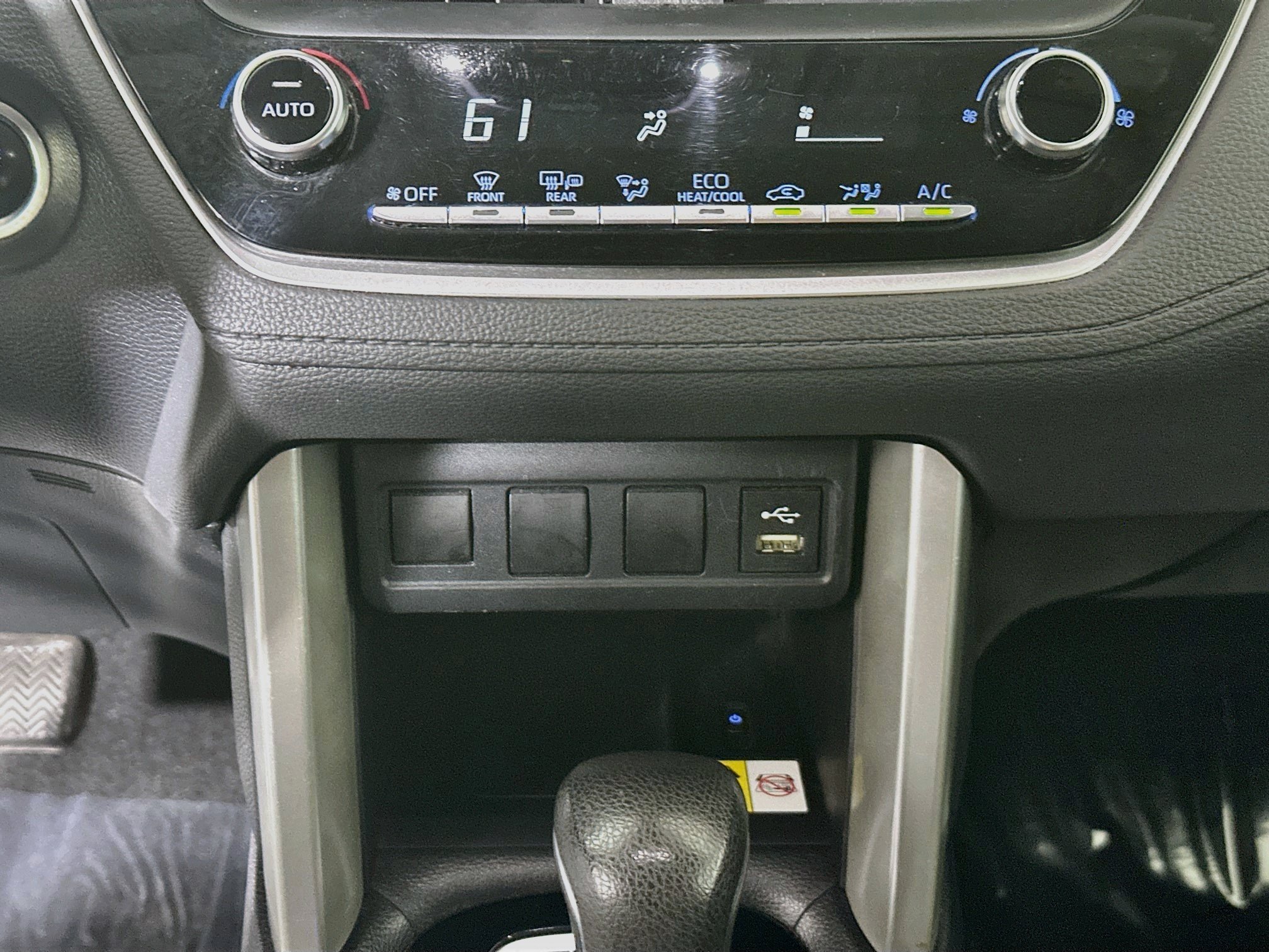 Used 2022 Silver Toyota LE image 23