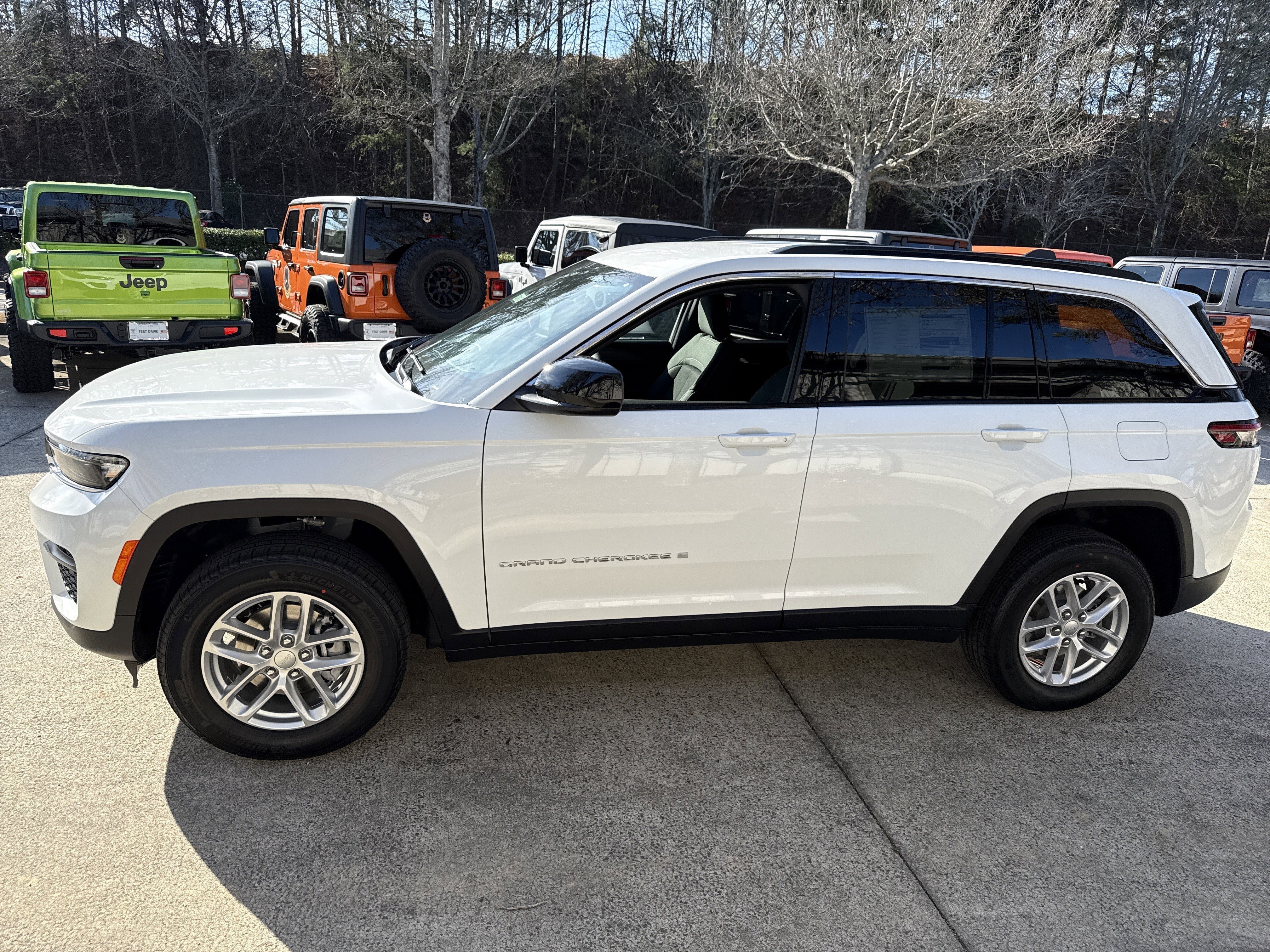 New 2025 Bright White Clearcoat Jeep Laredo image 4