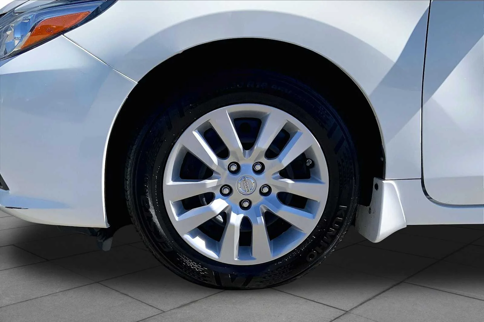 Used 2018 Glacier White Nissan 2.5 S image 10