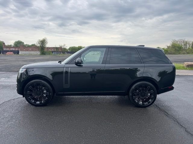 New 2026 Santorini Black Land Rover SE image 2