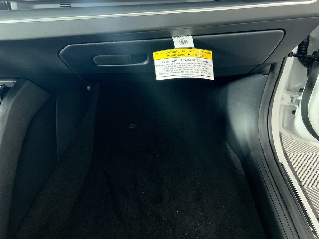 New 2026 Snow White Pearl Kia LXS image 33