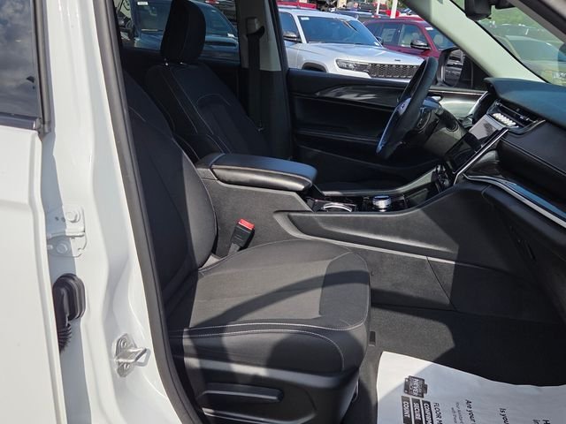 Used 2023 White Jeep Laredo image 15