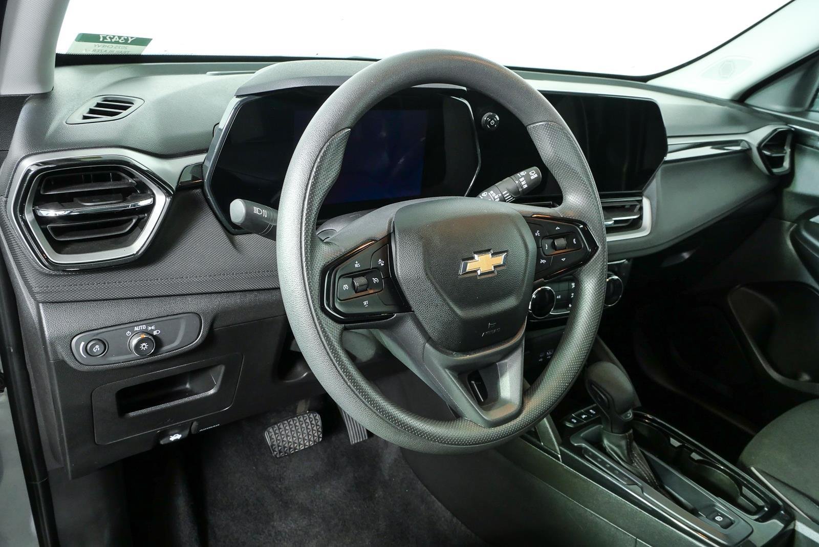 Used 2025 Sterling Gray Metallic Chevrolet LT image 4