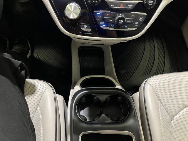 Used 2020 White Chrysler Limited image 22