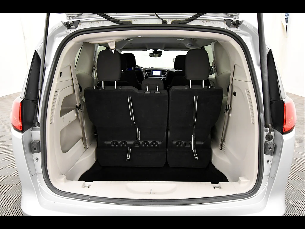 Used 2024 Silver Mist Clear Coat Chrysler LX image 7