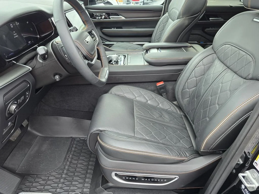 Used 2024 Diamond Black Crystal Pearlcoat Jeep Series III Obsidian image 9