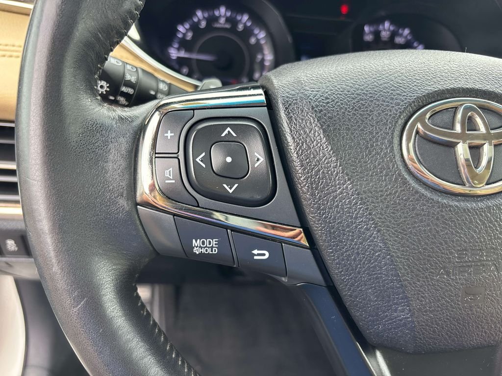 Used 2014 White Toyota XLE Touring image 16