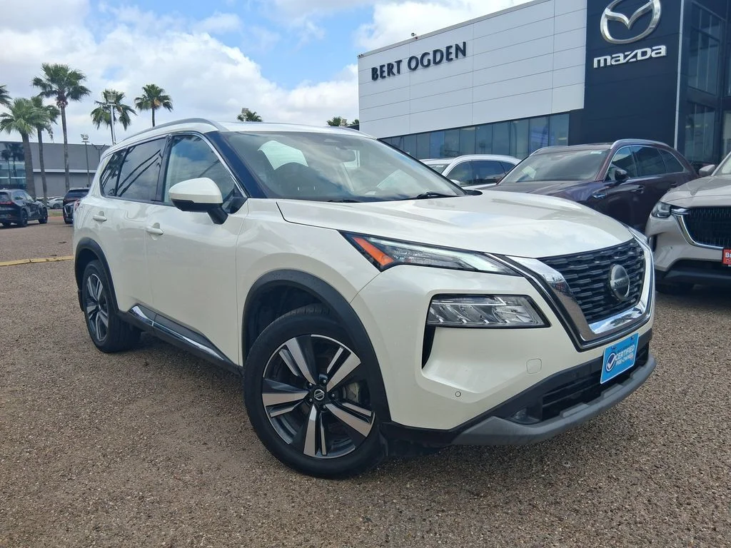 Used 2021 White Nissan SL image 1