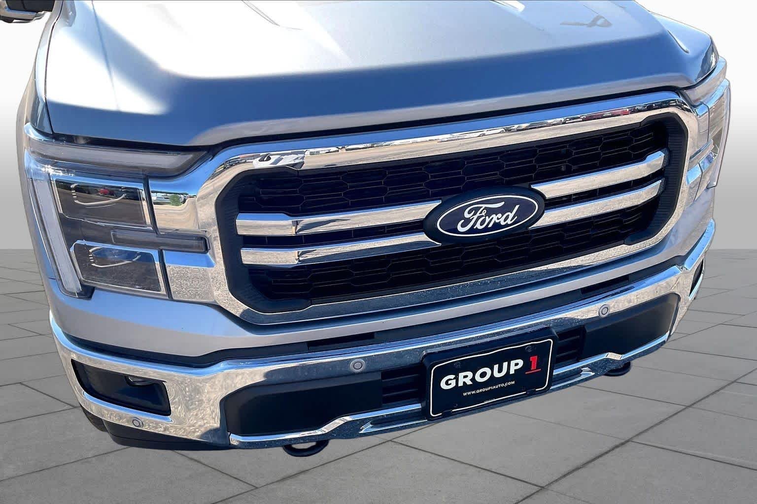 Used 2025 Carbonized Gray Metallic Ford LARIAT image 28