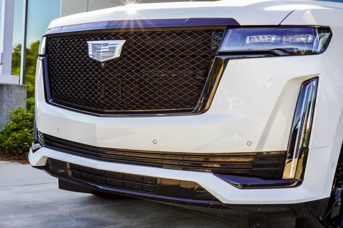 Used 2024 White Cadillac Sport Platinum image 2