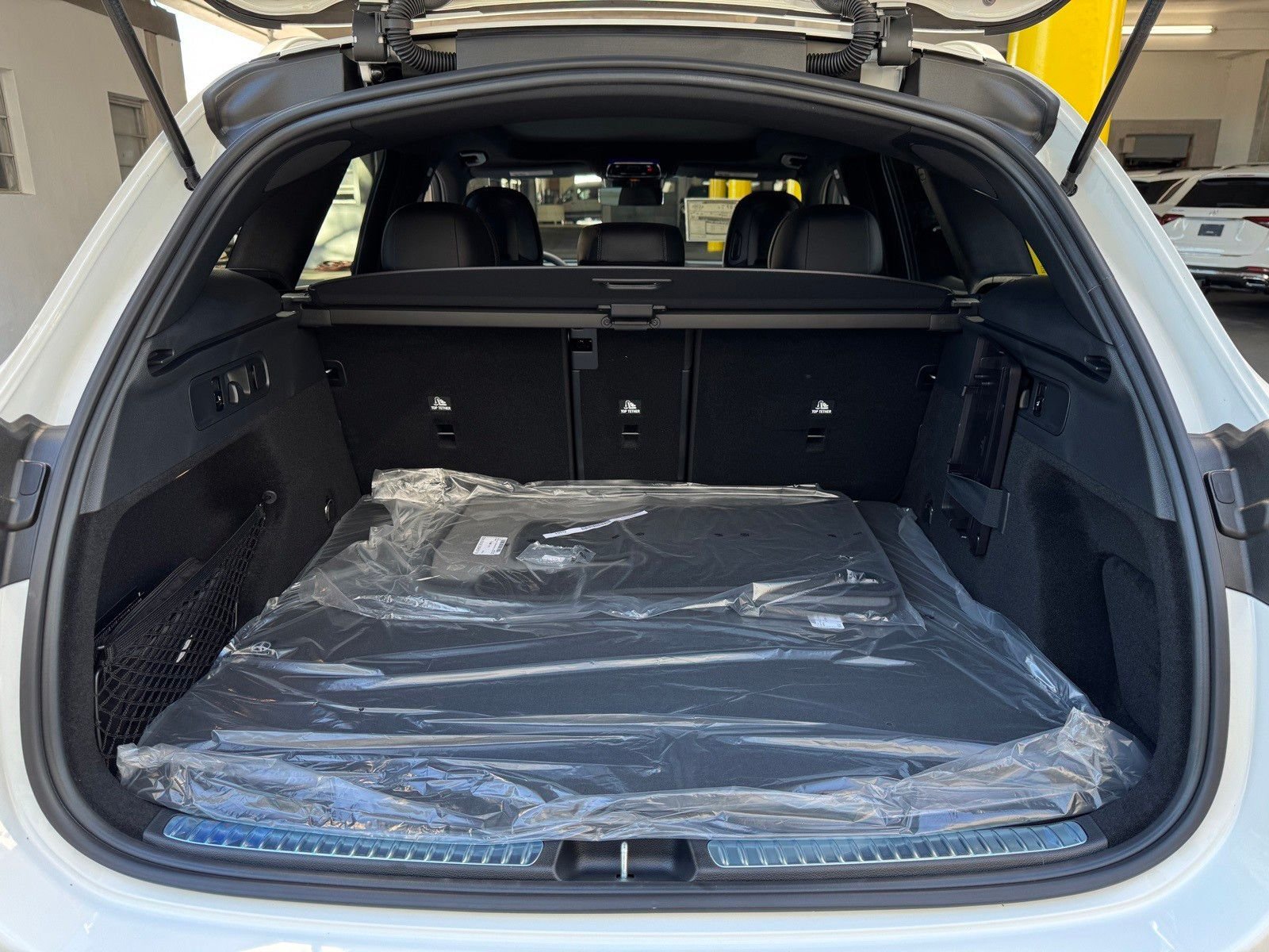 New 2026 Polar White Mercedes-Benz GLC 300 image 22